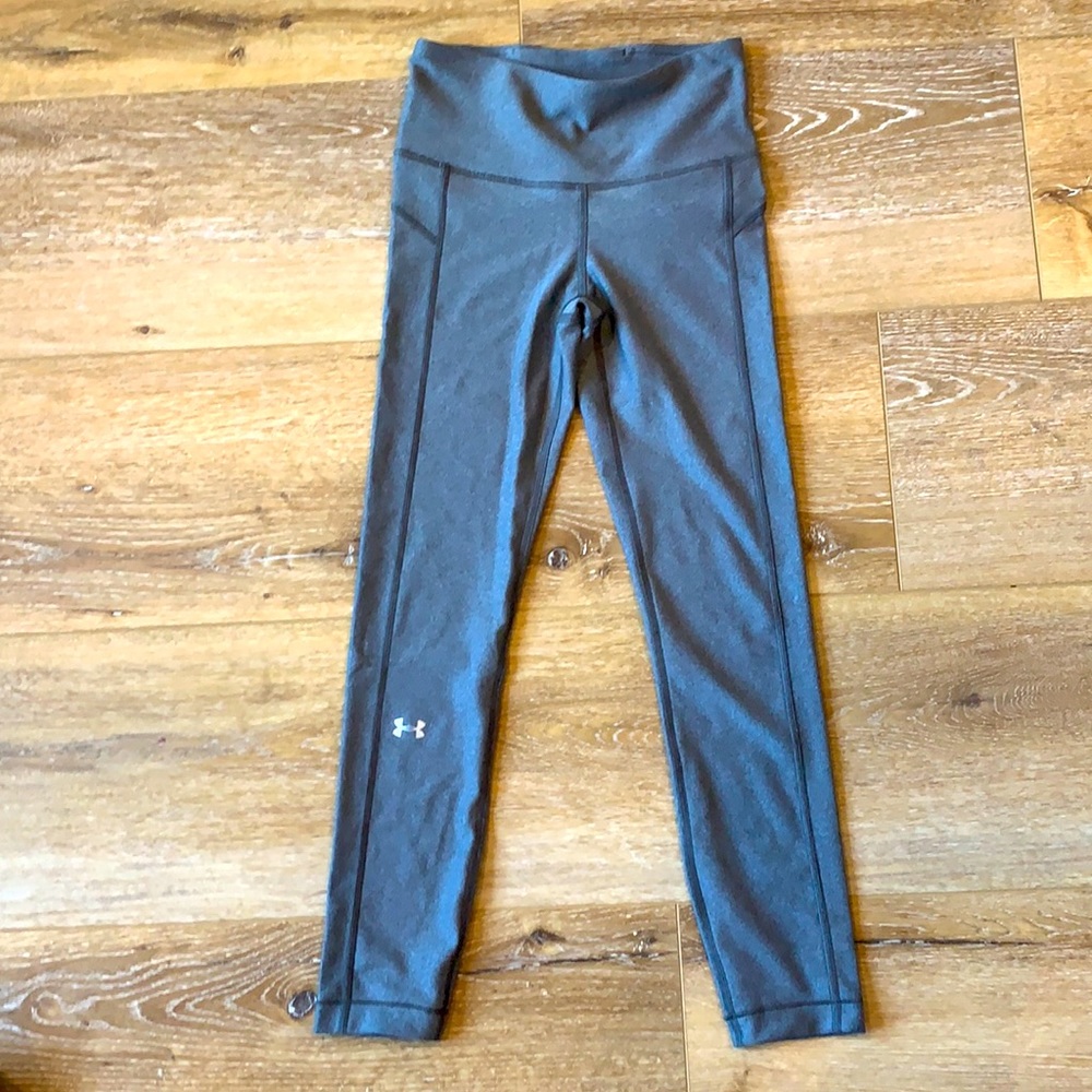 Girls xs under armor Gray, good condition never worn